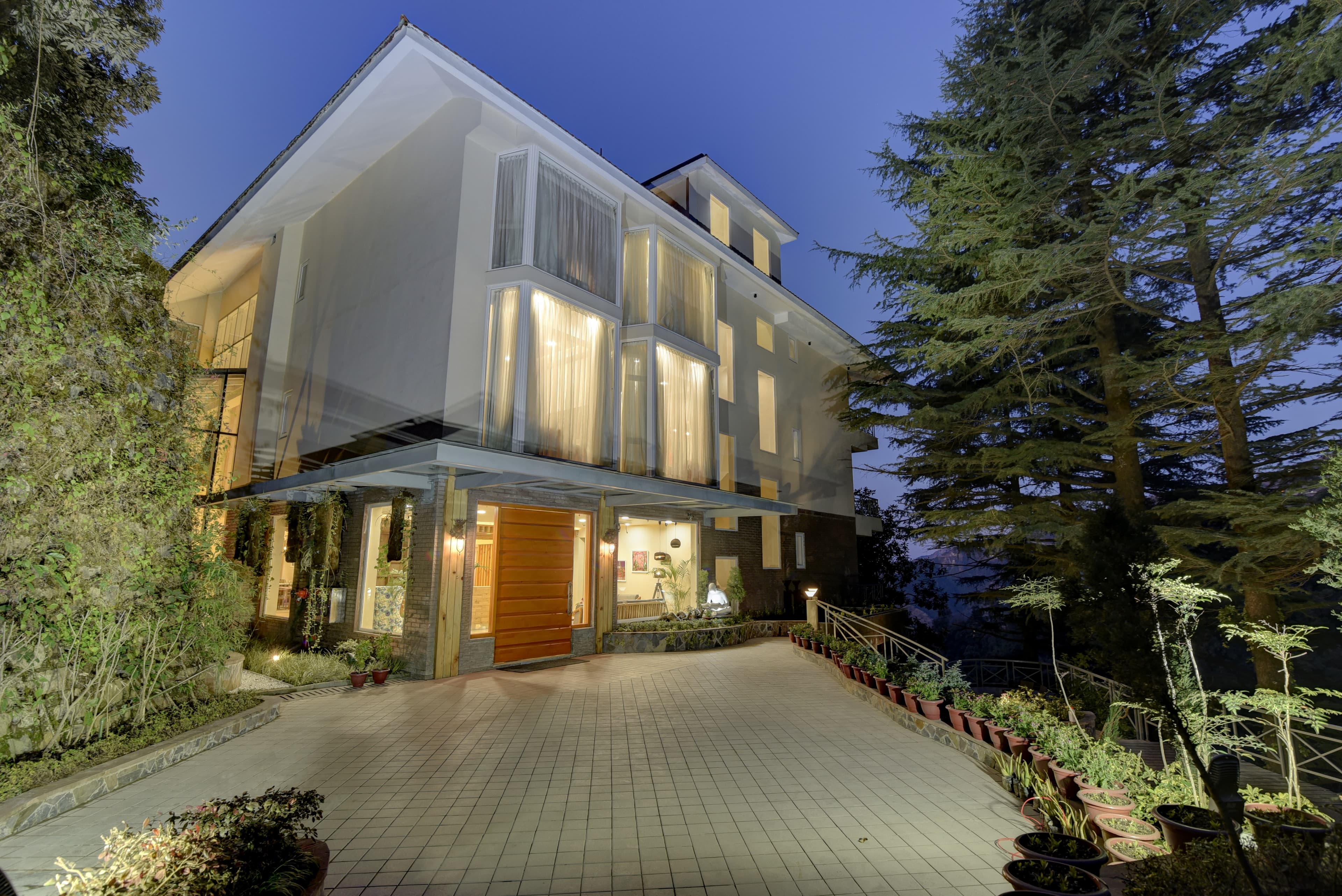 resorts in mussoorie near mall road with stunning views