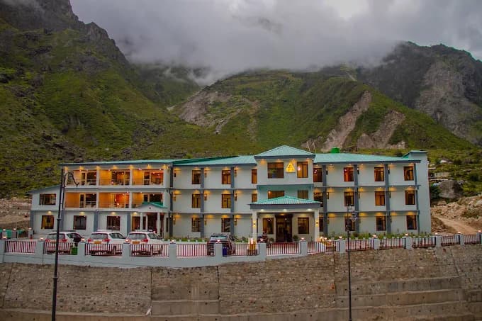 hotels near badrinath temple